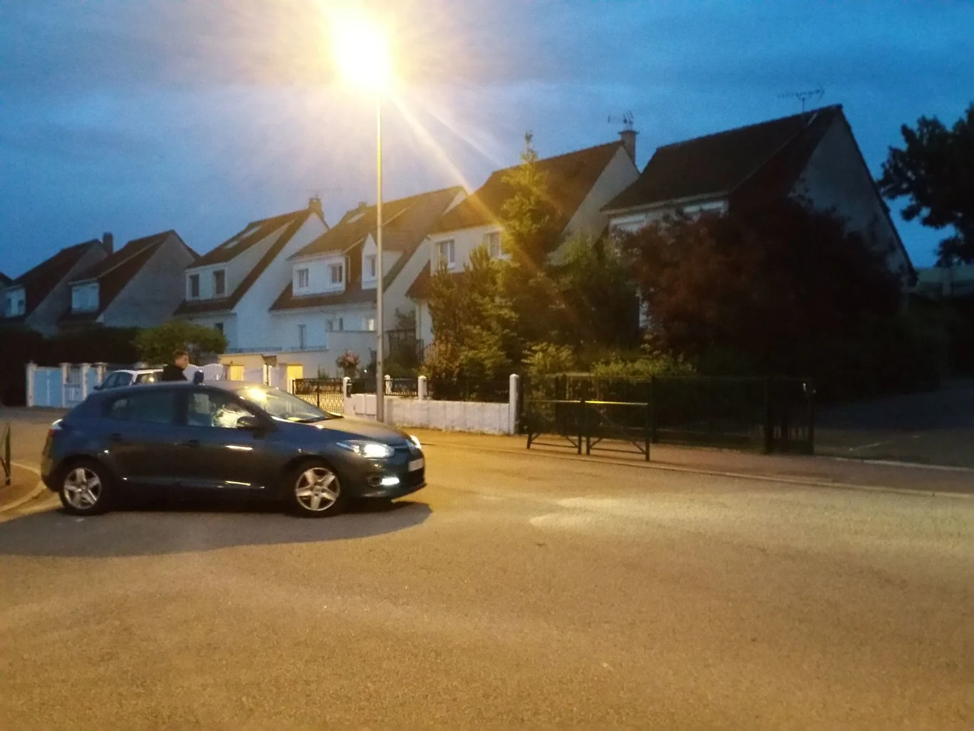 W akcji policji antyterrorystycznej RAID pod Paryżem został zlikwidowany sympatyk dżihadu, który zamordował wziętych jako zakładników policjanta wraz z jego żoną. 