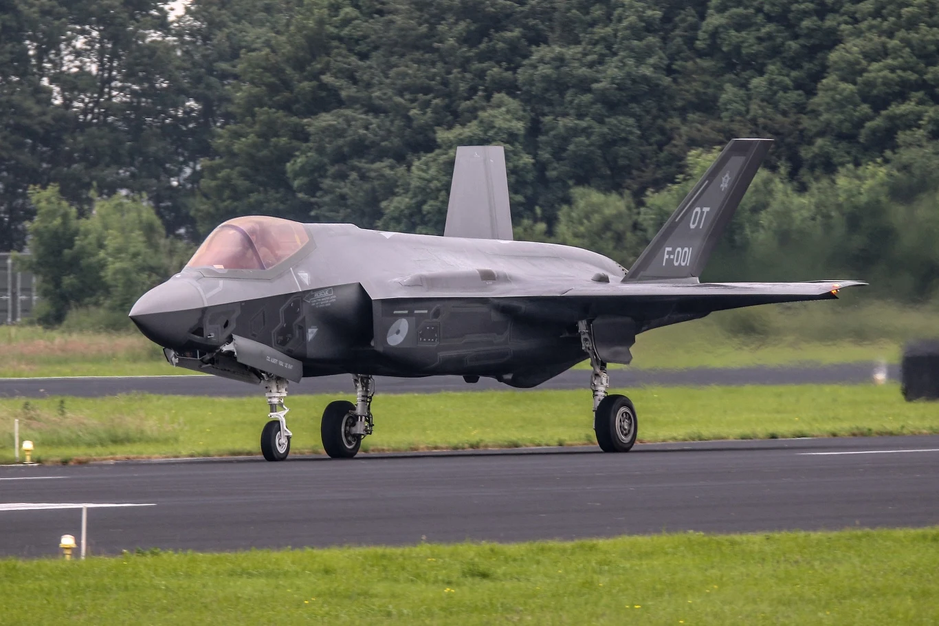 Holenderskie F-35A podczas pokazów lotniczych Royal Netherlands Air Force Open Days 2016