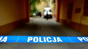 Taśma policyjna przed blokiem przy ul. Kościuszki w Jaśle