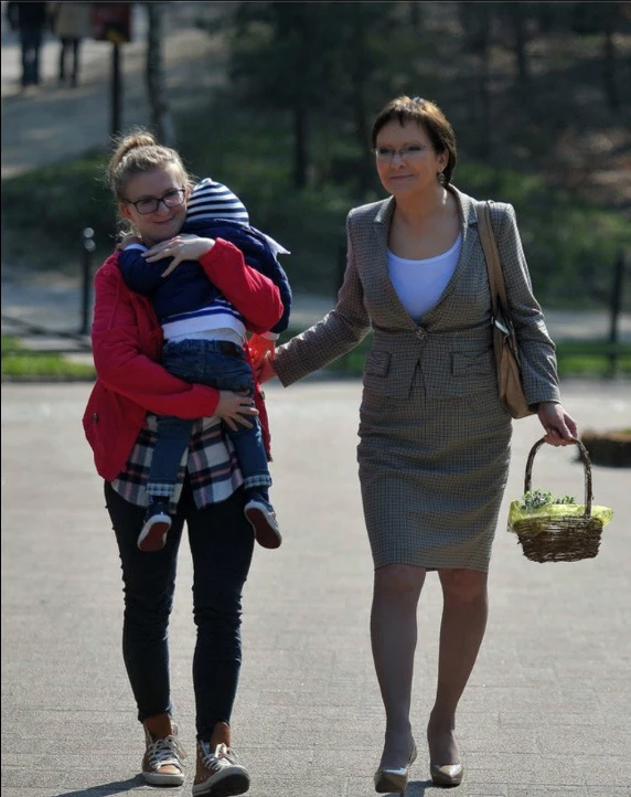 Ewa Kopacz z córką i wnukiem Ewa Kopacz z córką i wnukiem