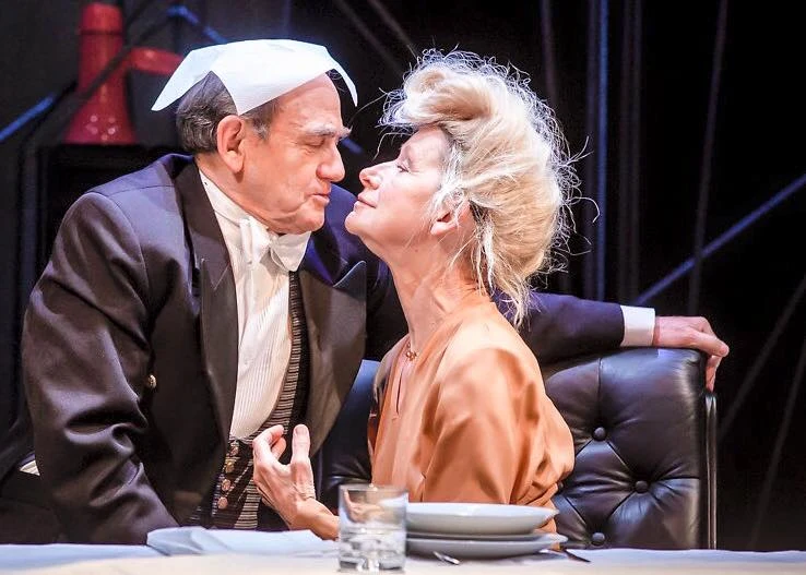 Jan Peszek i Jadwiga Jankowska-Cieślak podczas próby do spektaklu "Kto nas odwiedzi", fot. z oficjalnego profilu Krystyny Jandy Jan Peszek i Jadwiga Jankowska-Cieślak podczas próby do spektaklu "Kto nas odwiedzi", fot. z oficjalnego profilu Krystyny Jandy