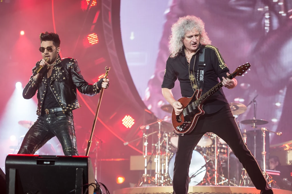 Adam Lambert i Brian May (Queen) podczas ostatniego koncertu w Krakowie