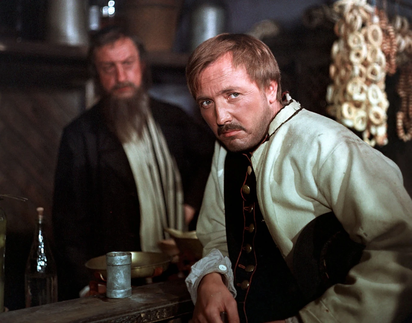 Najbardziej zapadł widzom w pamięć jako Antek Boryna w serialu "Chłopi" (1973), zrealizowanej przez Jana Rybkowskiego ekranizacji powieści Władysława Reymonta.

- Czasem śmieję się, że Antek Boryna z "Chłopów" dał mi więcej sławy niż wszystkie romantyczne kreacje w teatrze. Ale dzięki temu serialowi udało mi się kupić skromny, drewniany domek w okolicach Pułtuska. Dziś buszują w nim wnuki, dając mi wiele radości -Gogolewski mówił w rozmowie z "Tele Tygodniem".

 