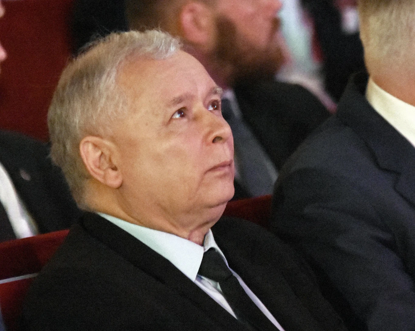 Jarosław Kaczyński odwiesił Zbonikowskiego w prawach posła. Powodem zawieszenia było zawiadomienie o popełnieniu przez Zbonikowskiego przestępstwa Jarosław Kaczyński odwiesił Zbonikowskiego w prawach posła. Powodem zawieszenia było zawiadomienie o popełnieniu przez Zbonikowskiego przestępstwa