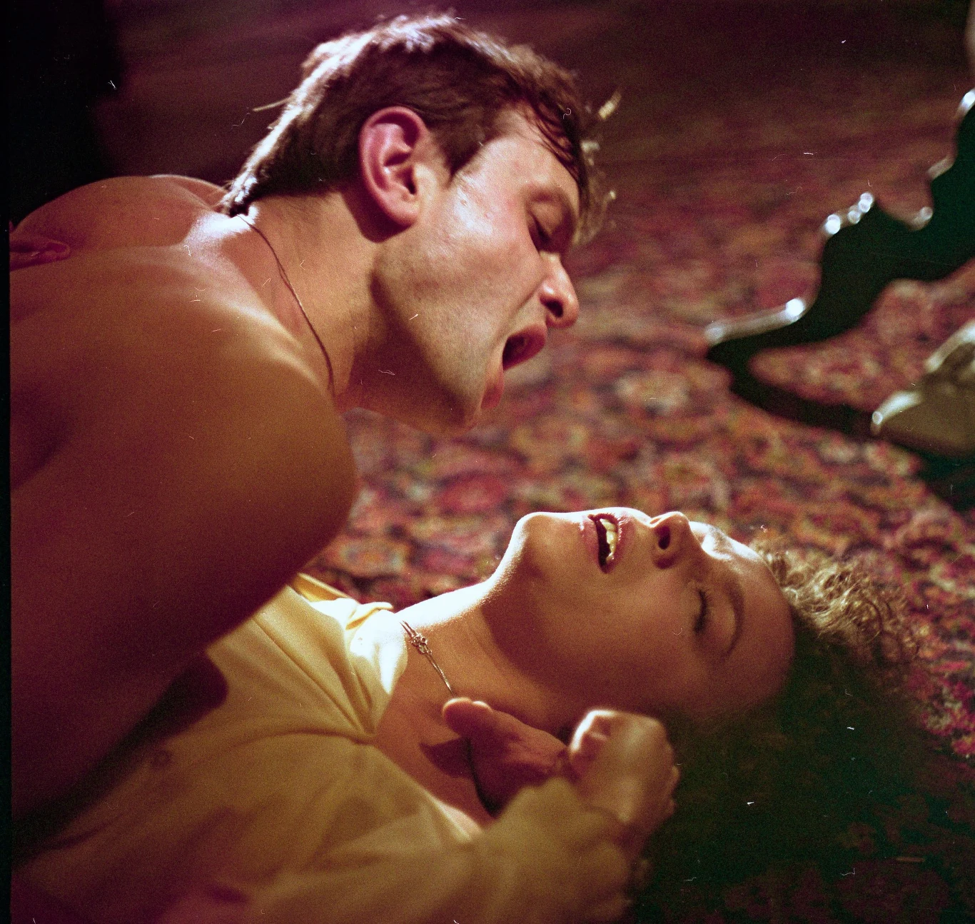 Osobny rozdział pracy zawodowej Ignacego Gogolewskiego stanowią znakomite role filmowe. 

W kinie zadebiutował w 1953 roku u Stanisława Różewicza w "Trudnej miłości". Wystąpił m.in. w: "Żołnierzu królowej Madagaskaru" Jerzego Zarzyckiego, "Trudnej miłości" Stanisława Różewicza, "Hrabinie Cosel" Jerzego Antczaka, "Jowicie" Janusza Morgensterna.

Na zdjęciu - w filmie "Magiczne ognie" (1983) Janusza Kidawy.

 