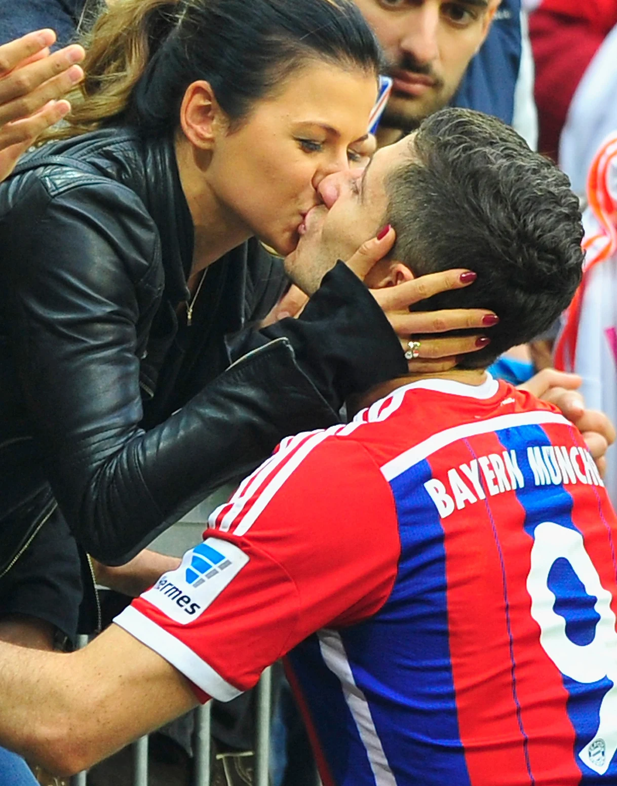 Lewandowska często dopinguje męża z trybun