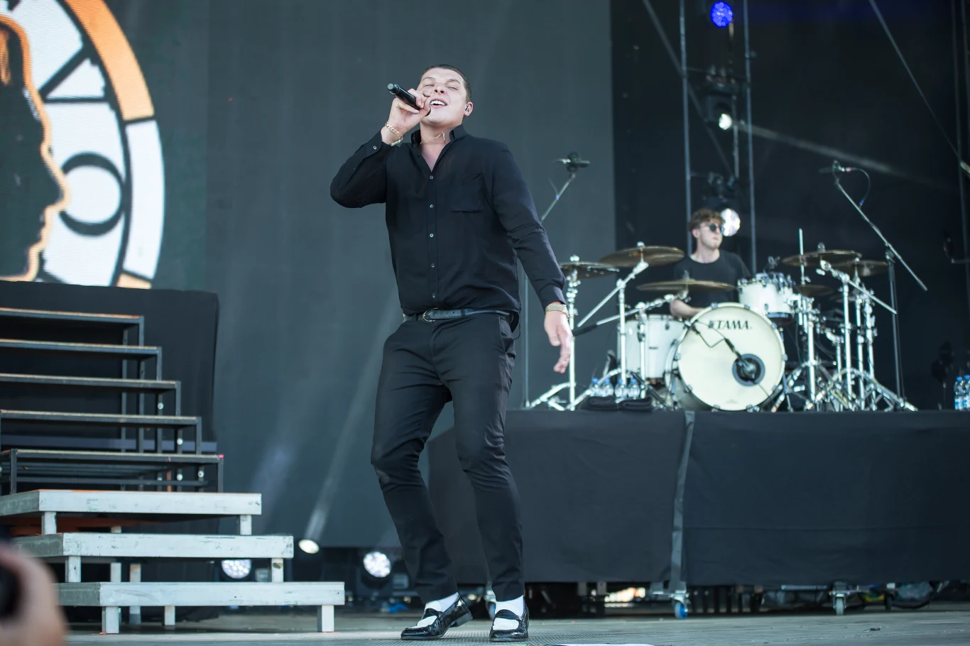 Brytyjczyk ma w dorobku współpracę z Rudimental, Calvinem Harrisem, Jessie J i Ollym Mursem.