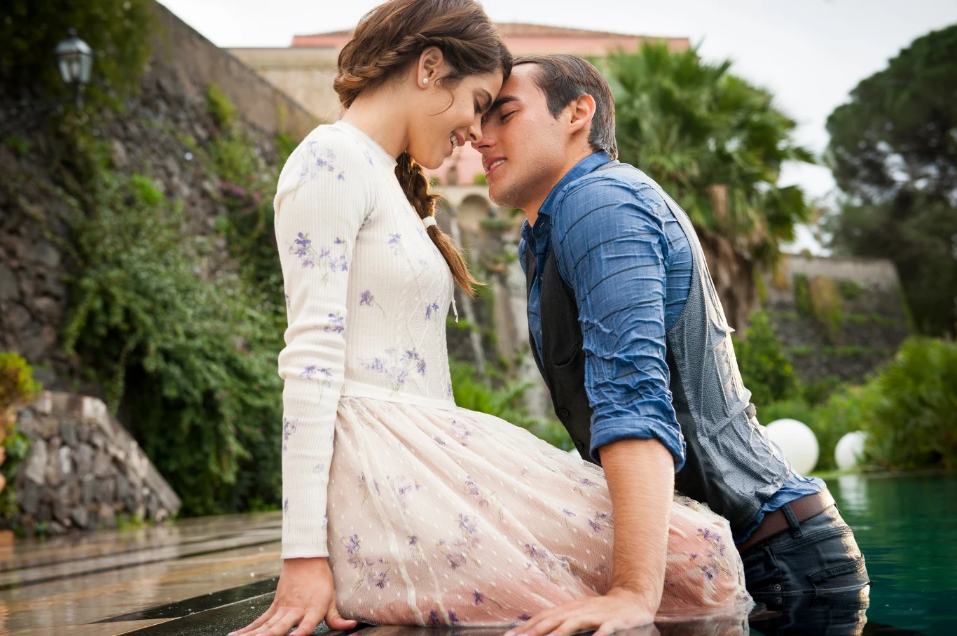 Martina 'Tini' Stoessel i Jorge Blanco w filmie "Tini: Nowe życie Violetty" Martina 'Tini' Stoessel i Jorge Blanco w filmie "Tini: Nowe życie Violetty"