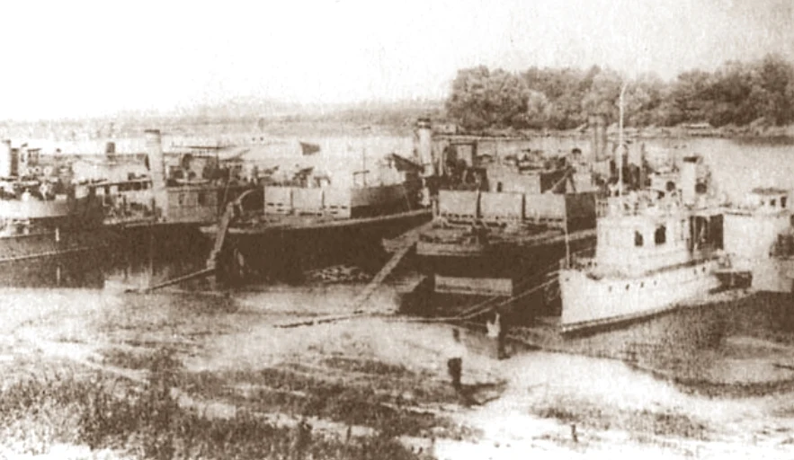 Okręty sowieckiej Dnieprzańskiej Flotylli Wojennej w 1919 roku Okręty sowieckiej Dnieprzańskiej Flotylli Wojennej w 1919 roku