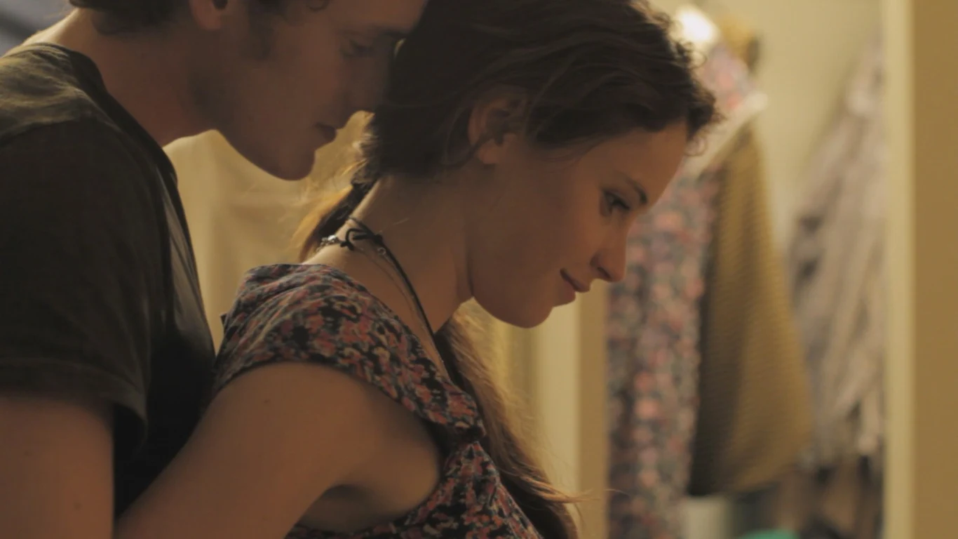Fanom kina znany jest również z trzech produkcji z 2011 roku: "Do szaleństwa", gdzie zagrał z Jennifer Lawrence i Felicity Jones (na zdjęciu), "Postrach nocy", w którym stoczył ekranowy pojedynek z wampirem granym przez Colina Farrella, oraz wyreżyserowane przez Jodie Foster "Podwójne życie".
Fanom kina znany jest również z trzech produkcji z 2011 roku: "Do szaleństwa", gdzie zagrał z Jennifer Lawrence i Felicity Jones (na zdjęciu), "Postrach nocy", w którym stoczył ekranowy pojedynek z wampirem granym przez Colina Farrella, oraz wyreżyserowane przez Jodie Foster "Podwójne życie".