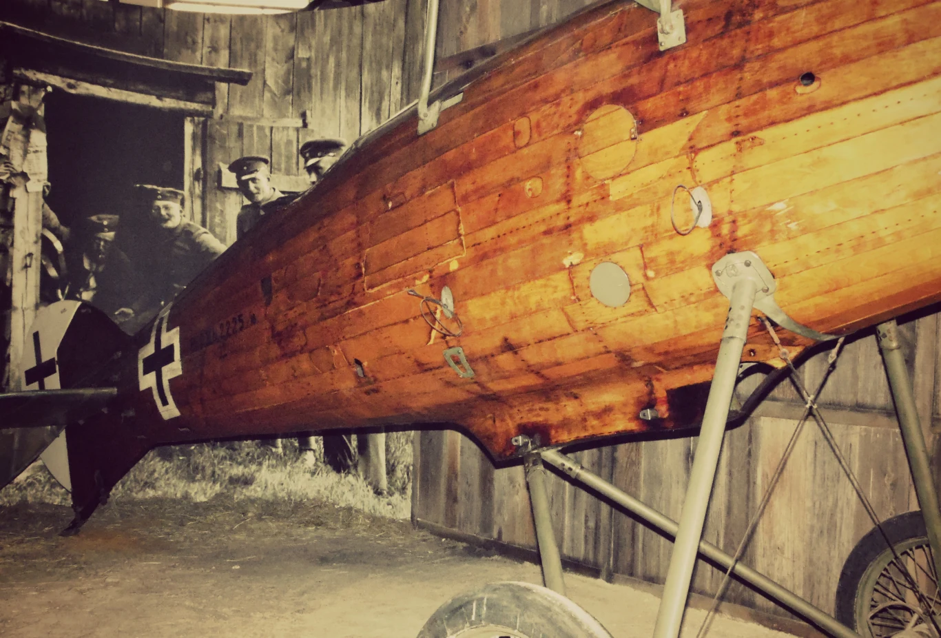 W Muzeum Lotnictwa Polskiego można obejrzeć kadłub Rolanda CL.II. Tego typu samolot zaatakował sowieckie okręty na Pinie W Muzeum Lotnictwa Polskiego można obejrzeć kadłub Rolanda CL.II. Tego typu samolot zaatakował sowieckie okręty na Pinie