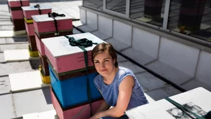 Dr Anna Nyczyk-Malinowska każdego dnia dogląda pasiekę na dachu i obserwuje zachowania pszczół