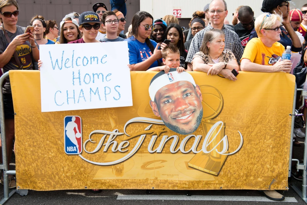 Tak fani "Kawalerzystów" witali swoją drużynę w Cleveland Tak fani "Kawalerzystów" witali swoją drużynę w Cleveland