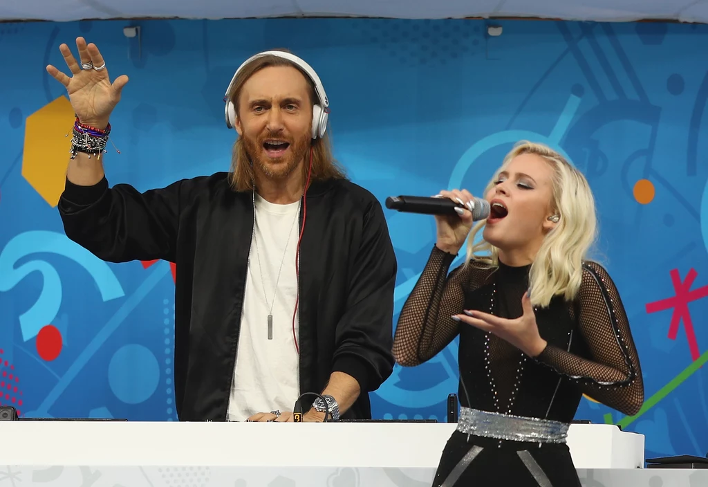 David Guetta i Zara Larsson w trakcie ceremonii otwarcia Euro 2016