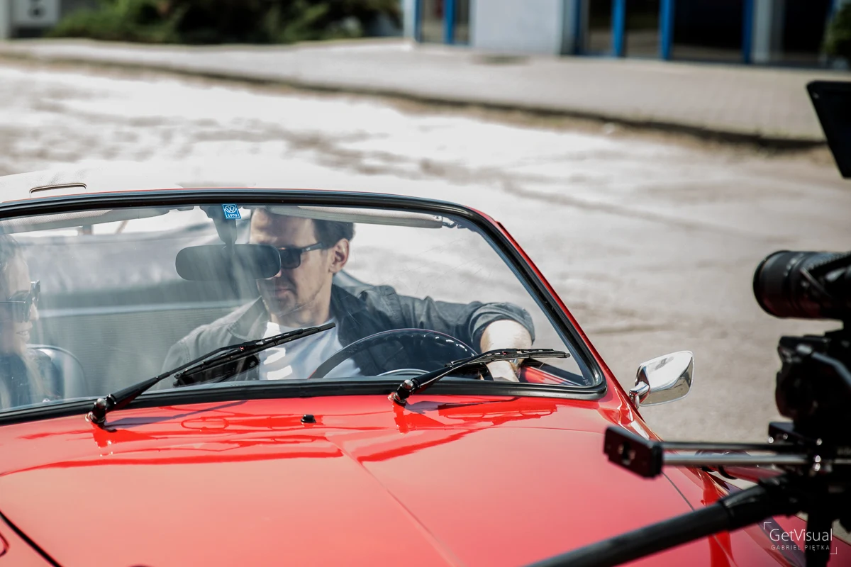 Główną rolę w klipie gra aktor Marcin Kwaśny (m.in. "Historia Roja", "Pilecki").