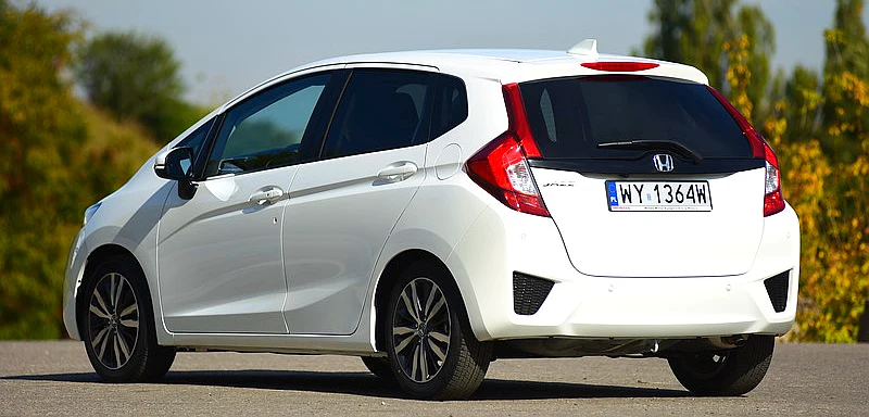  Stylizację podporządkowano aerodynamice – współczynnik oporu powietrza wynosi przyzwoite 0,285. Niewielka masa własna: 1066 kg.