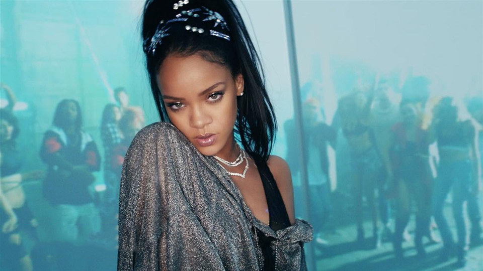 Rihanna w teledysku "This Is What You Came For"