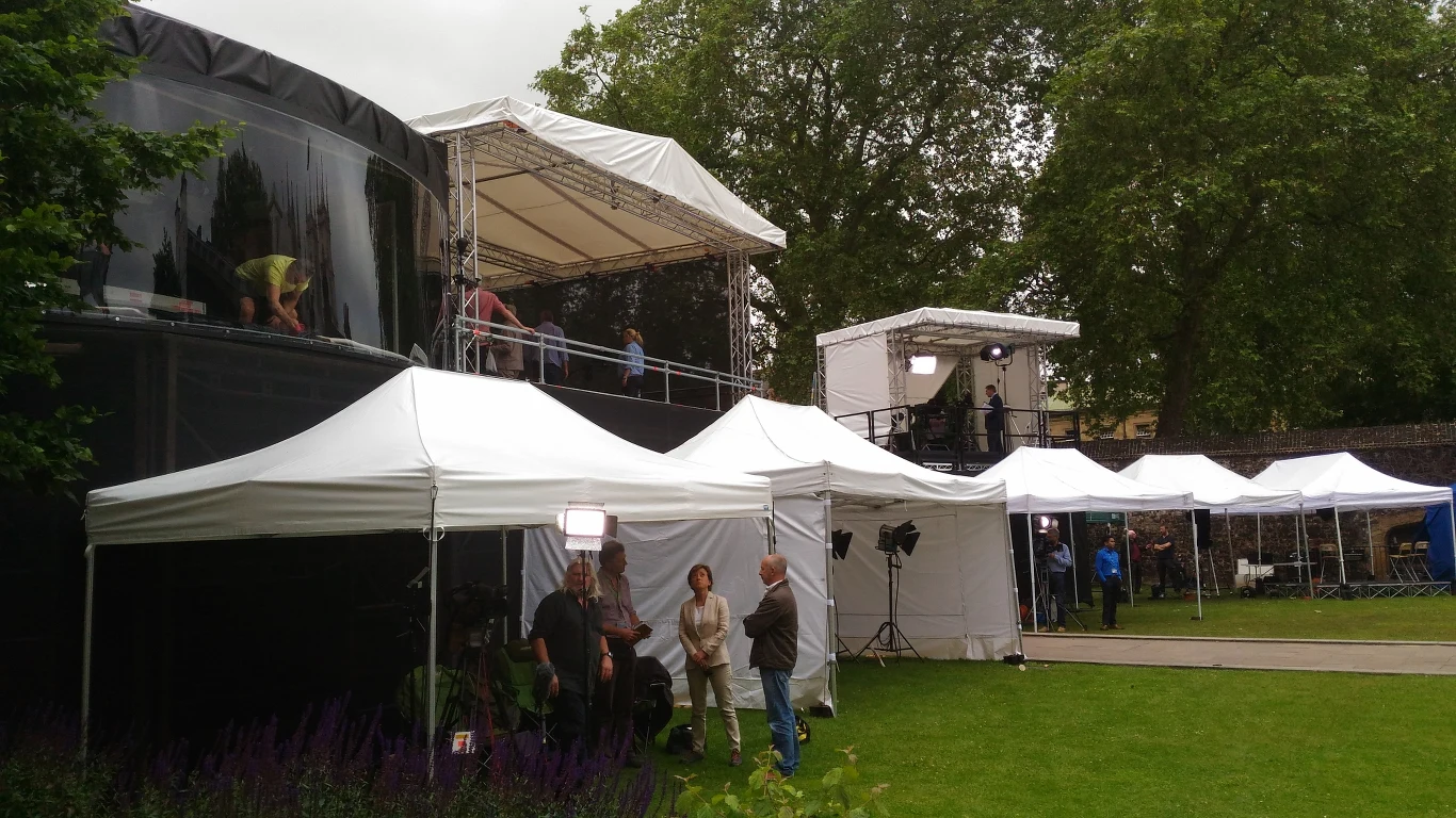 Media pod Westminsterem