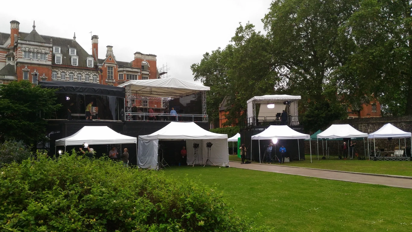 Media pod Westminsterem