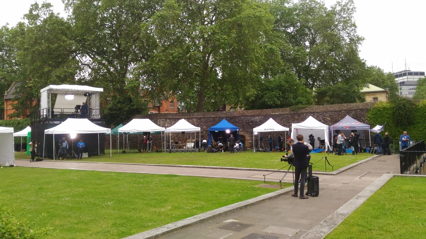 Media pod Westminsterem