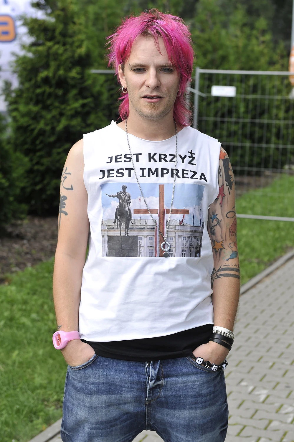 To zdjęcie Wojtka Łuszczykiewicza (Video) z 2010 r. wzbudziło oburzenie w Nowym Sączu To zdjęcie Wojtka Łuszczykiewicza (Video) z 2010 r. wzbudziło oburzenie w Nowym Sączu