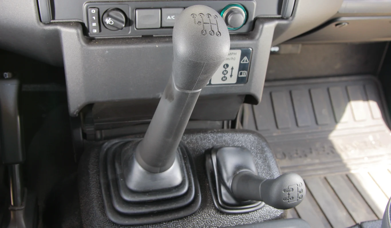 Szybkie zużycie sprzęgła i synchronizatorów - usterka pojawia się czasem już po 50 tys. km.