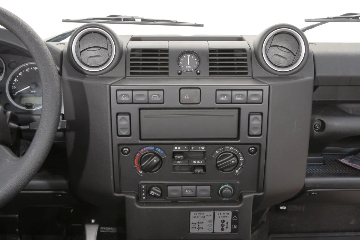 Land Rover Defender (1990-2016)