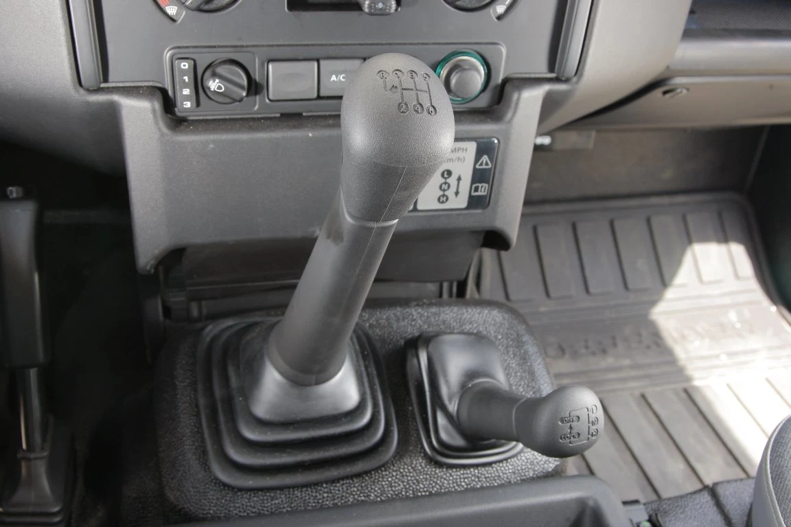 Land Rover Defender (1990-2016)