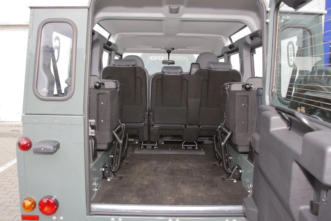 Land Rover Defender (1990-2016)