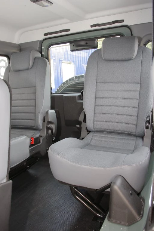 Land Rover Defender (1990-2016)