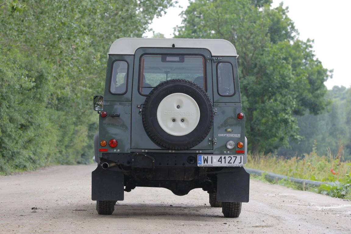 Land Rover Defender (1990-2016)