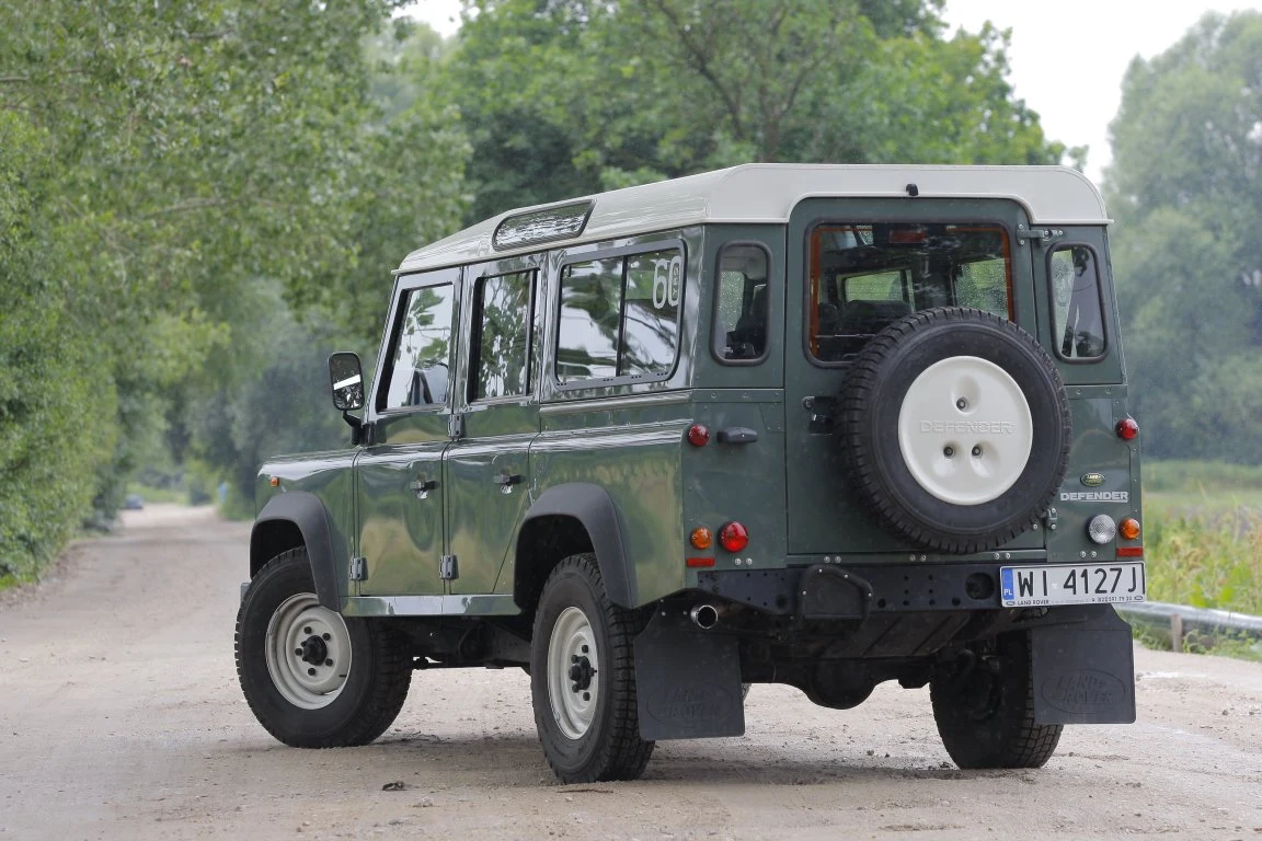 Land Rover Defender (1990-2016)