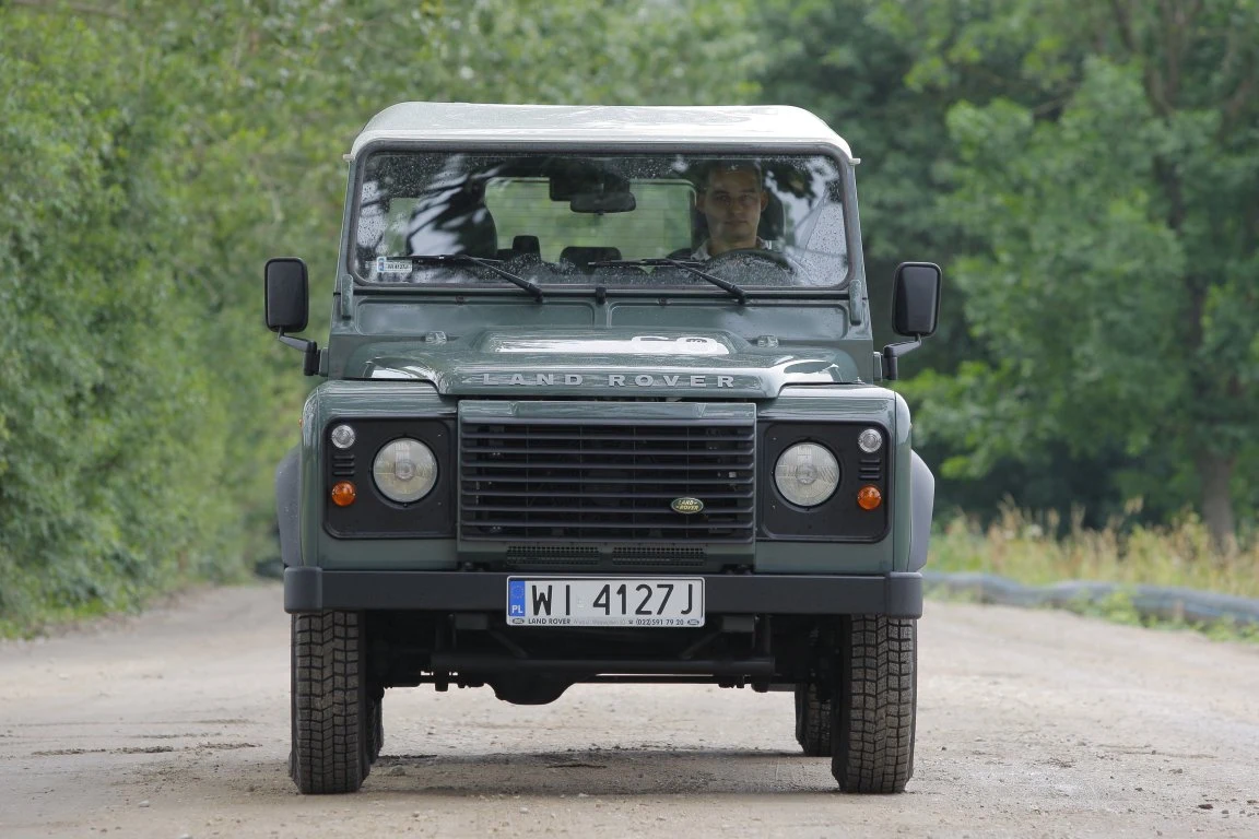 Land Rover Defender (1990-2016)