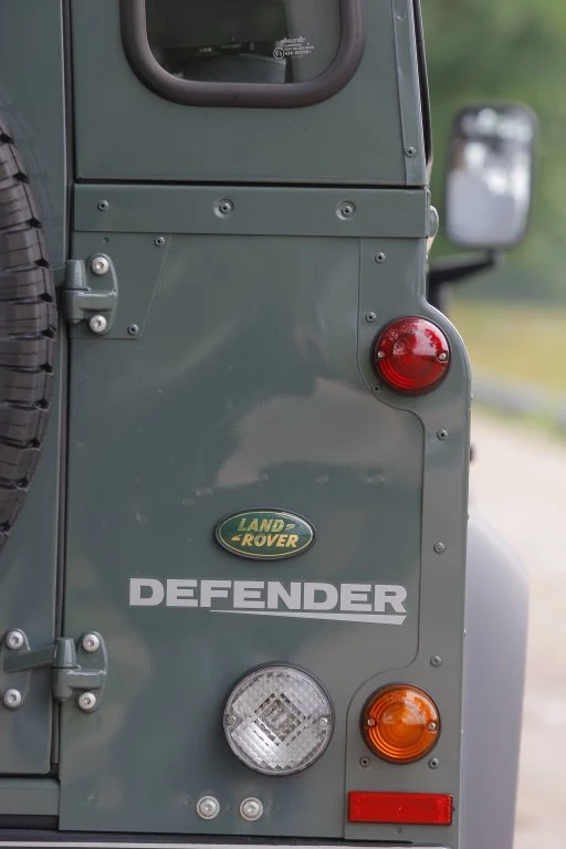 Land Rover Defender (1990-2016)