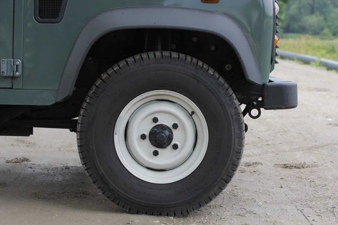 Land Rover Defender (1990-2016)