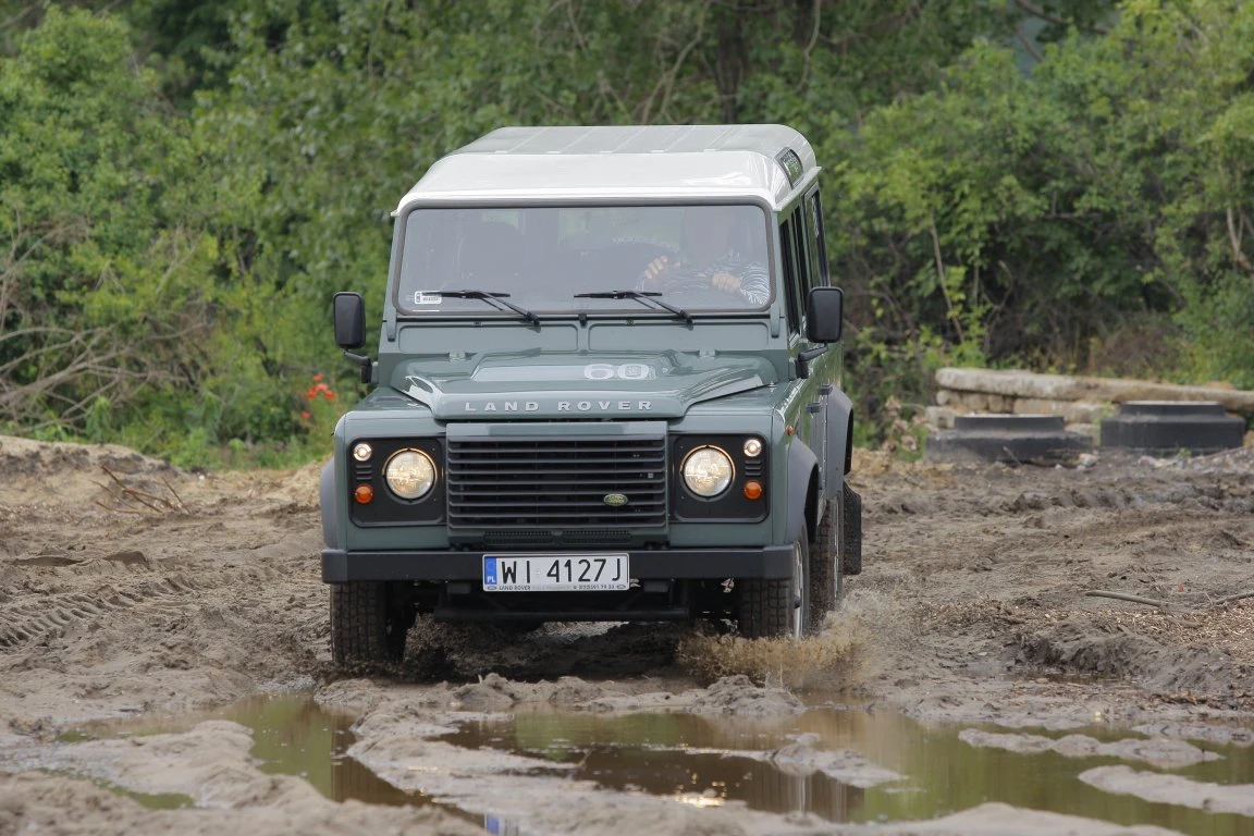 Land Rover Defender (1990-2016)