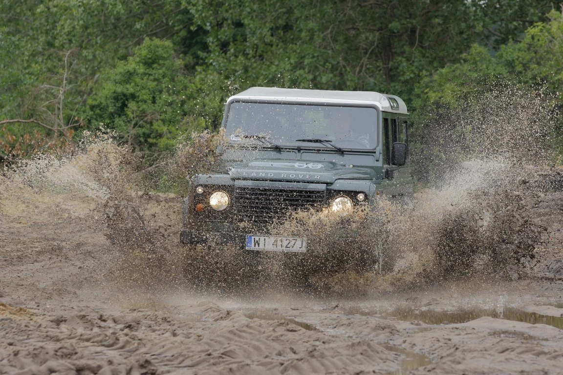 Land Rover Defender (1990-2016)
