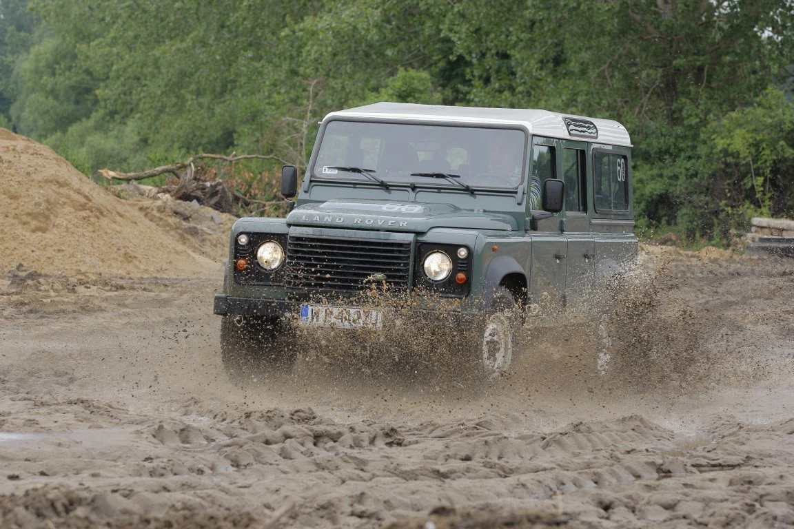 Land Rover Defender (1990-2016)
