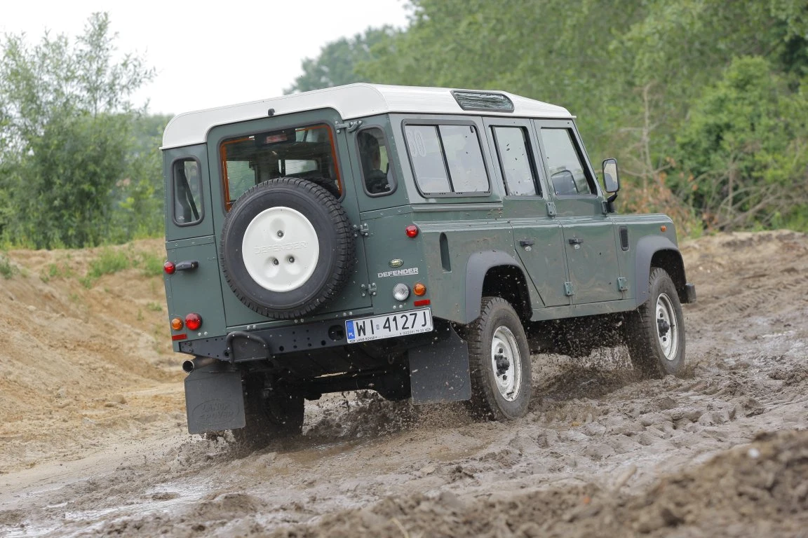 Land Rover Defender (1990-2016)
