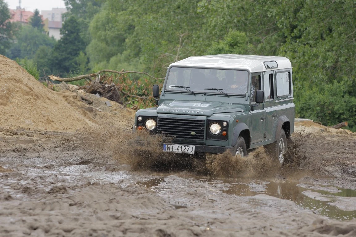 Land Rover Defender (1990-2016)