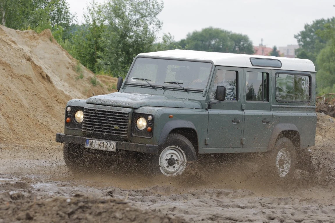 Land Rover Defender (1990-2016)