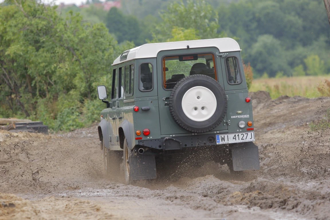 Land Rover Defender (1990-2016)