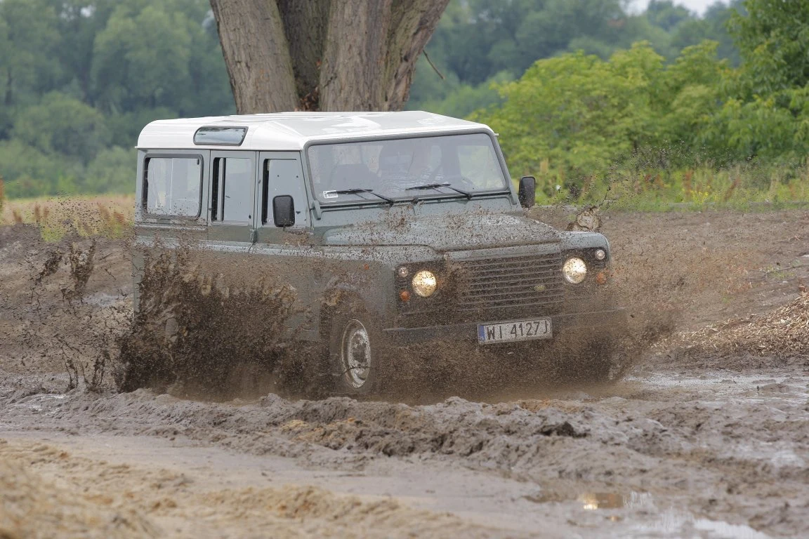 Land Rover Defender (1990-2016)