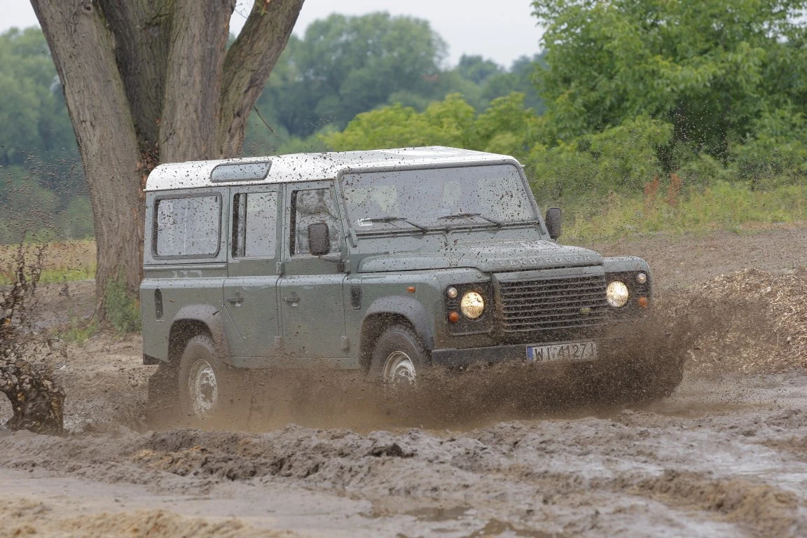 Land Rover Defender (1990-2016)