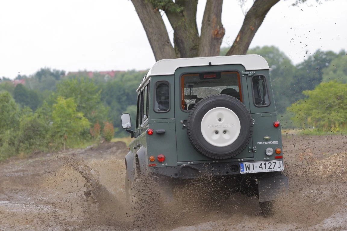 Land Rover Defender (1990-2016)