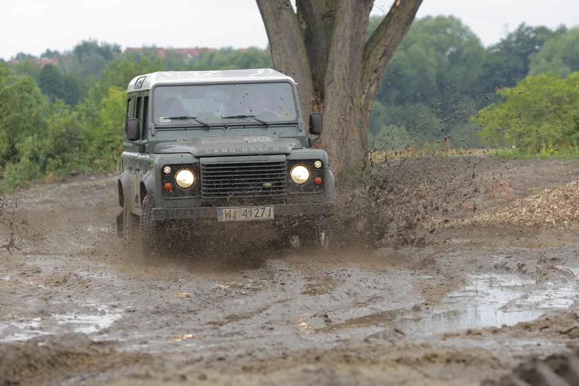 Land Rover Defender (1990-2016)
