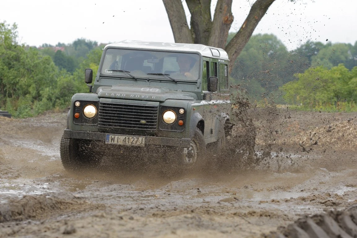 Land Rover Defender (1990-2016)