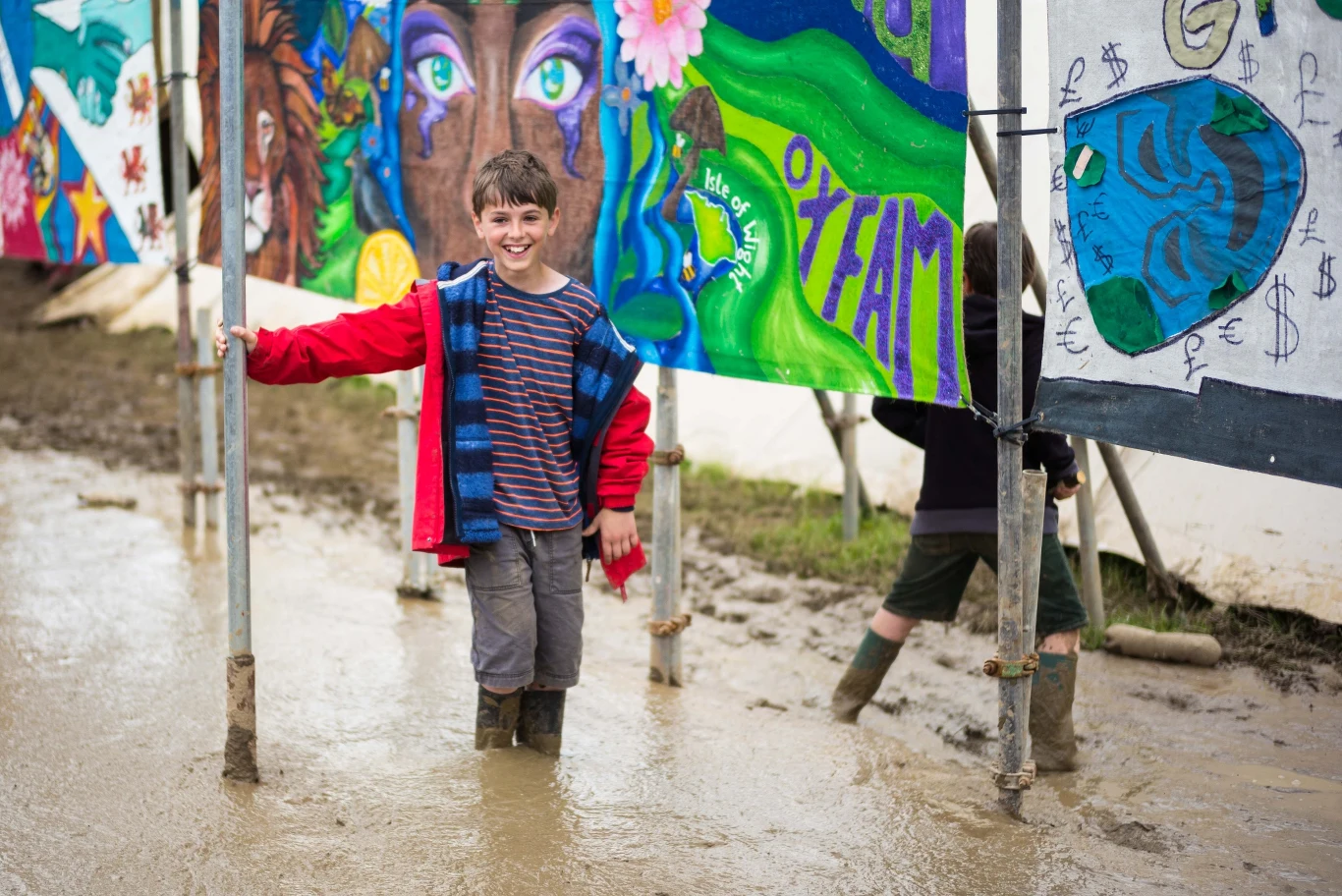 Na Glastonbury przyjeżdżają nie tylko młodzi ludzie. Festiwal przyciąga całe rodziny