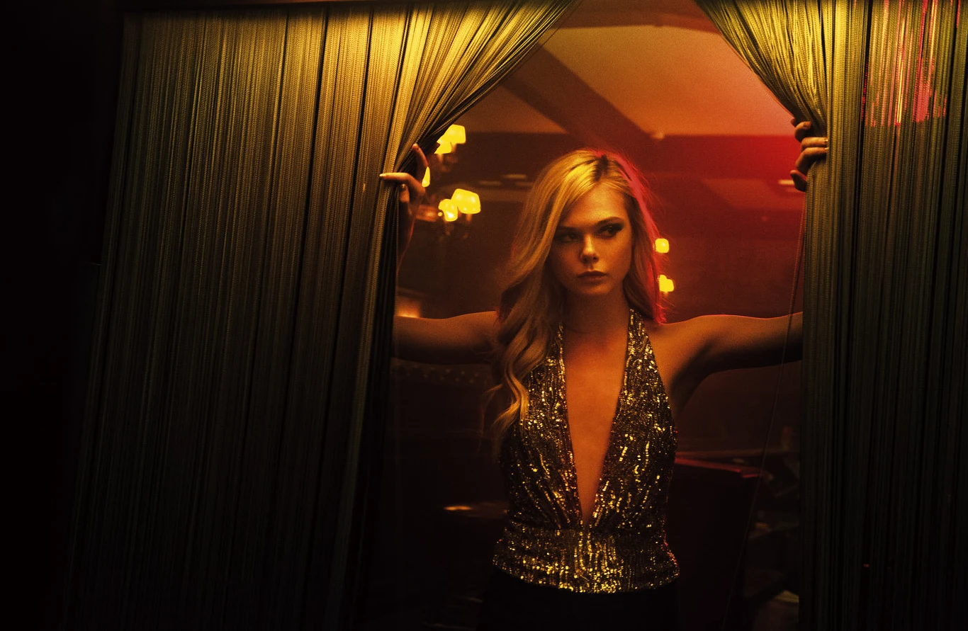 Elle Fanning w filmie "Neon Demon"