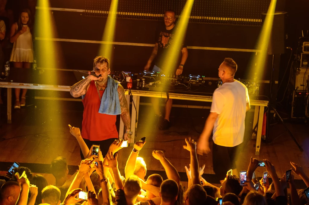 Budząca spore kontrowersje grupa promuje obecnie album "Ciężki gnój". Budząca spore kontrowersje grupa promuje obecnie album "Ciężki gnój".